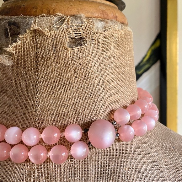 VTG ‘60s Richelieu Pink Pearl Double Strand Necklace & Earrings - Picture 7 of 10